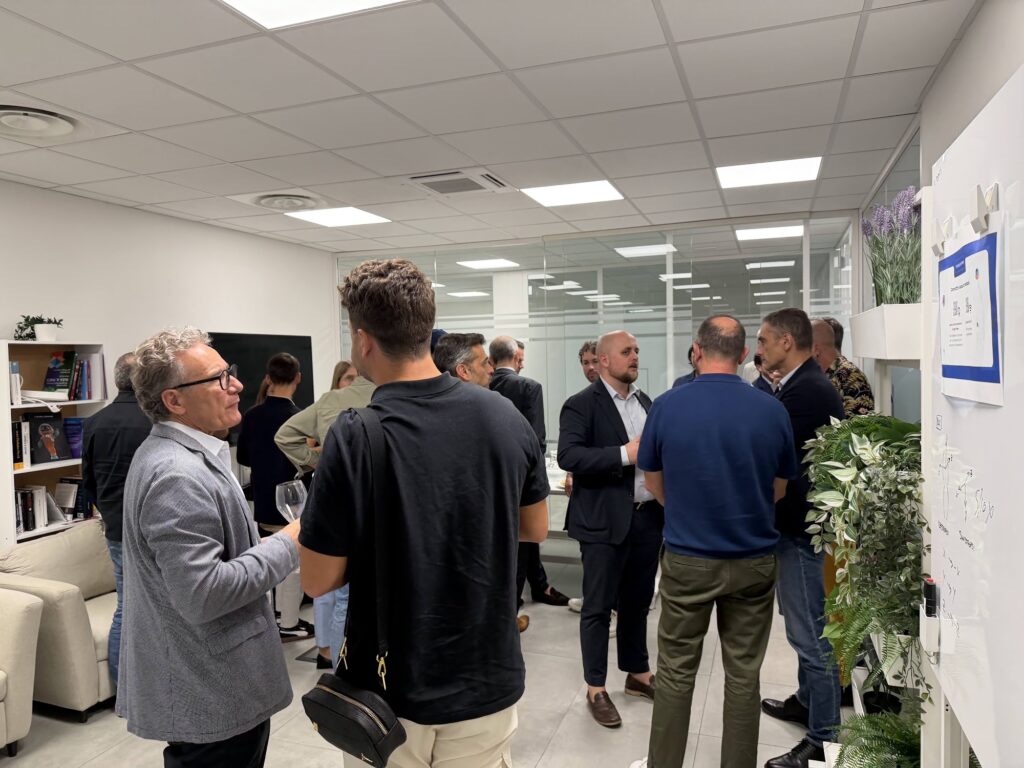 Networking tra i partecipanti al termine della serata del Business Angel Club Forlì-Cesena